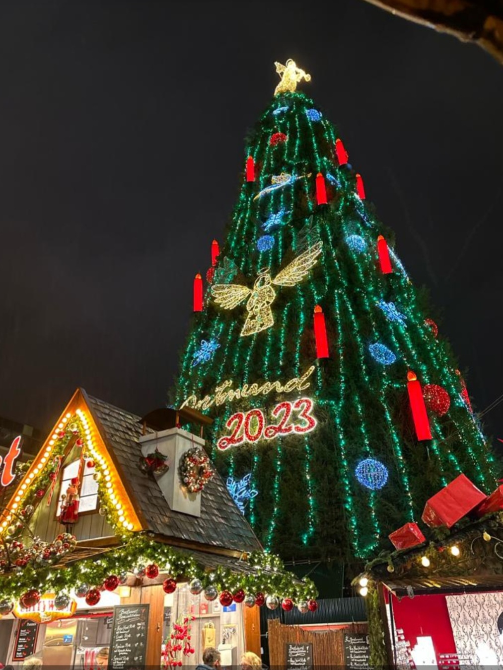 Weihnachtsbaum auf dem Dortmunder Weihnachtsmarkt 2023